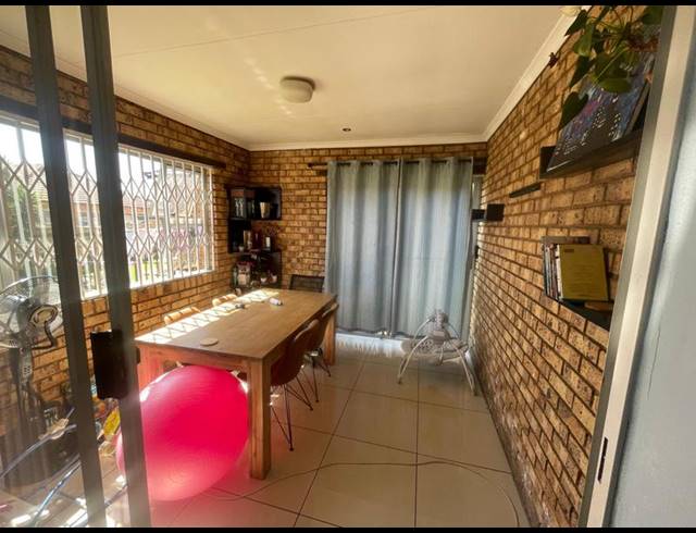 3 BEDROOM TOWNHOUSE FOR SALE IN NORKEM PARK